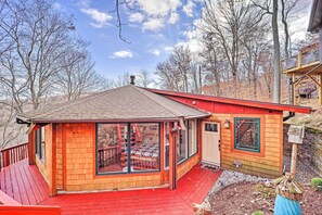 Exterior - Mountain Treehouse: A Unique Hilltop Hideaway (Banner Elk)