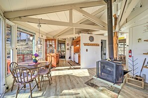 Interior - Mountain Treehouse: A Unique Hilltop Hideaway (Banner Elk)