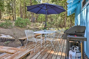 Outdoor dining - Peaceful Camp Connell Cabin w/ Community Pool (Arnold)