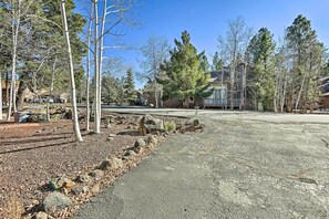 Apartment (3 Bedrooms) | Interior - Relaxing Deck & Grill: Pinetop Townhome! (Pinetop)