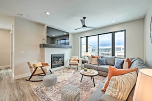 Apartment (5 Bedrooms) | Interior - Newly-built Lakeside Gem w/ Community Perks! (Huntsville)