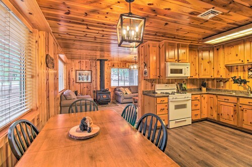 Bring a Pet: Pinetop Cabin w/ Game Room!