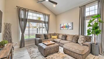 House (4 Bedrooms) | Interior