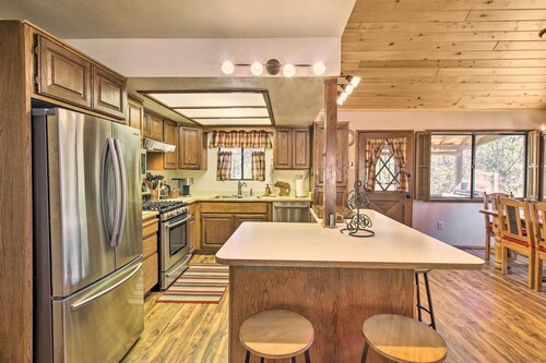 Rustic, Forest-view Retreat in Heber-overgaard!