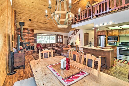 Rustic, Forest-view Retreat in Heber-overgaard!