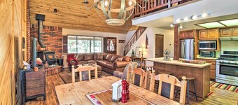 Rustic, Forest-view Retreat in Heber-overgaard!