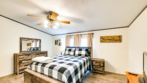 House (3 Bedrooms) | Interior - Quiet 'horseshoe Hill House' By Lake Barkley! (Cadiz)