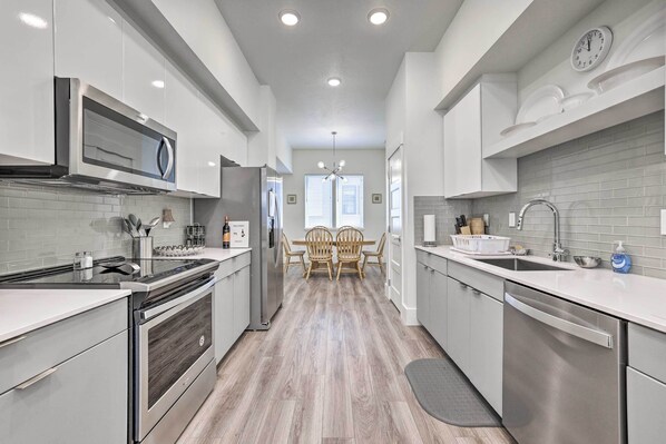 Apartment (3 Bedrooms) | Interior - Boise Townhome w/ Rooftop Deck, 2 Mi to Downtown! (Boise)