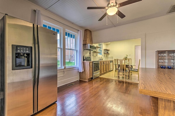 House (4 Bedrooms) | Interior - 1 Mi to Bathhouse Row: Bright Hot Springs Home! (Hot Springs)