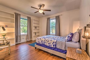 House (4 Bedrooms) | Interior - 1 Mi to Bathhouse Row: Bright Hot Springs Home! (Hot Springs)