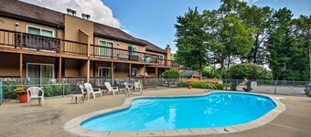 Lovely White Mountains Condo: Hike, Ski & Unwind!