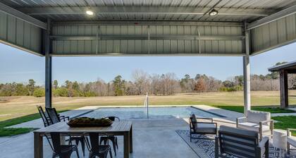 Modern Kennard Cabin w/ 3 Casitas - Walk to Pond!