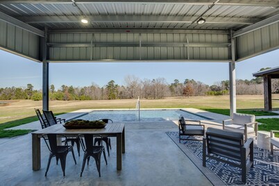 Modern Kennard Cabin w/ 3 Casitas - Walk to Pond!