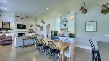 House (3 Bedrooms) | Interior