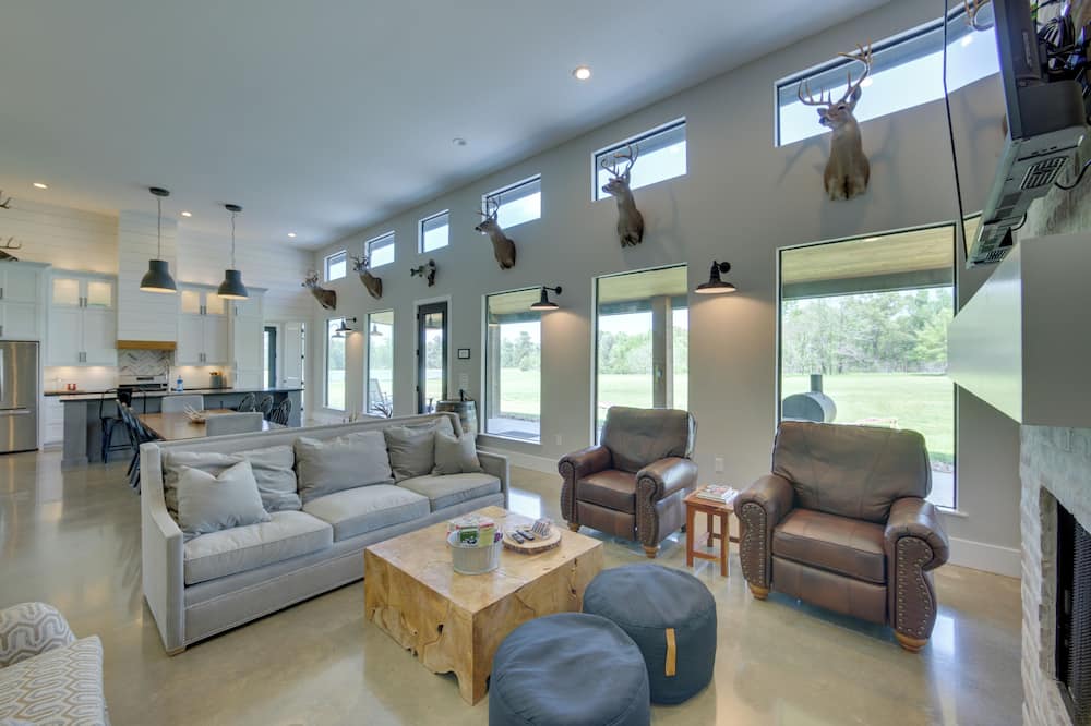 Modern Kennard Cabin w/ 3 Casitas - Walk to Pond! - Weches, TX