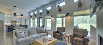 Modern Kennard Cabin w/ 3 Casitas - Walk to Pond!