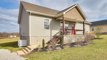 House (3 Bedrooms) | Exterior