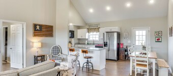 Near State Parks & Dtwn: Quaint Sparta Home!