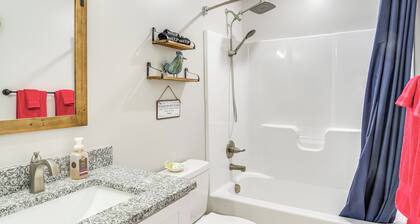 Near State Parks & Dtwn: Quaint Sparta Home!