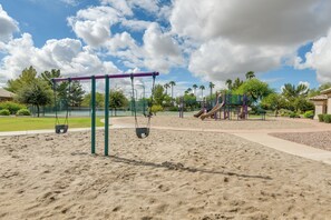 Interior - Pool & Golf Course Views: Family Home in Gilbert (Gilbert)