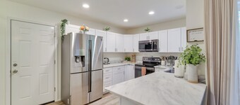 7 Mi to Camelback Mtn: Chic Penn Estates Home