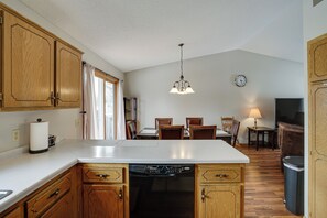 House (5 Bedrooms) | Interior