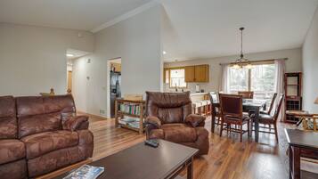 House (5 Bedrooms) | Interior