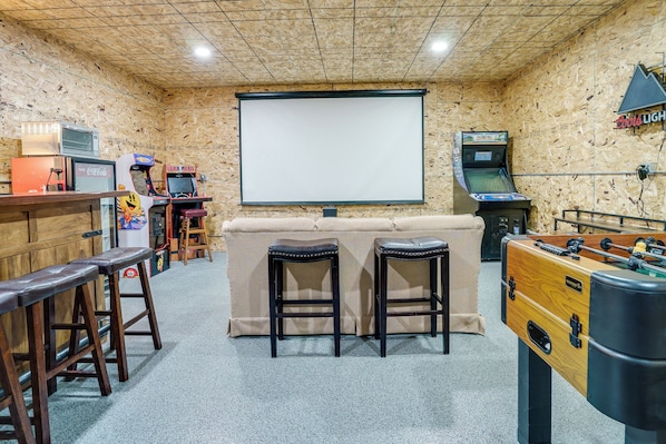 House (5 Bedrooms) | Interior
