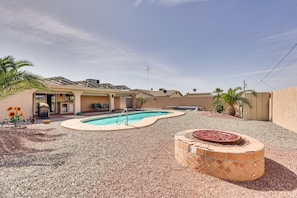 Outdoor pool - Pet-friendly Lake Havasu City Home: Walk to Beach! (Lake Havasu City)