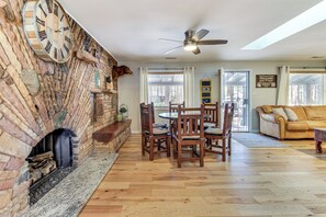 House (5 Bedrooms) | Interior