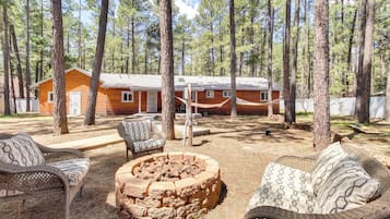 House (5 Bedrooms) | Interior