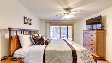 Căn hộ (3 Bedrooms) | 3 phòng ngủ, bàn ủi/dụng cụ ủi quần áo, bộ trải giường