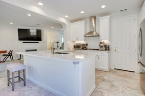 Interior - Family-friendly Camarillo Home w/ Access to Pools! (Camarillo)