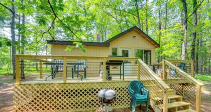 Sunroom, Deck & Grills: Marquette Cottage!