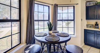 4 Mi to Joe Pool Lake: Home in Grand Prairie