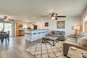 Hus (3 Bedrooms) | Oppholdsområde | TV og iPod-dokkingstasjon