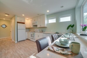 Apartment (3 Bedrooms) | Interior - Bellevue Abode: Balcony, 13 Mi to Downtown Seattle (Bellevue)