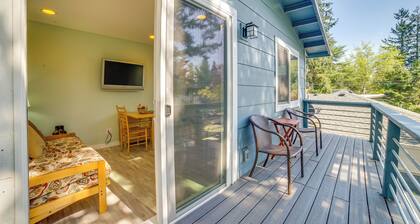Bellevue Abode: Balcony, 13 Mi to Downtown Seattle