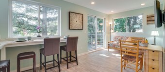 Bellevue Abode: Balcony, 13 Mi to Downtown Seattle