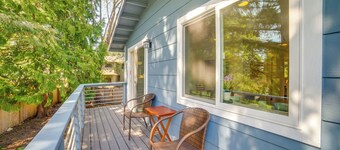 Bellevue Abode: Balcony, 13 Mi to Downtown Seattle