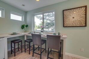 Apartment (3 Bedrooms) | Interior - Bellevue Abode: Balcony, 13 Mi to Downtown Seattle (Bellevue)