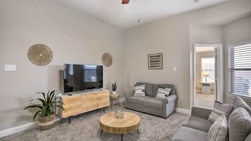 House (3 Bedrooms) | Living area | TV
