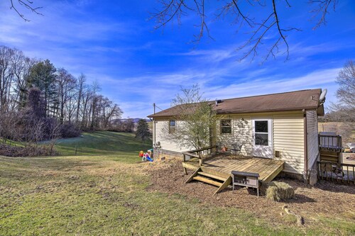 Pet-friendly Home w/ Grill & Farm in Meadowview!