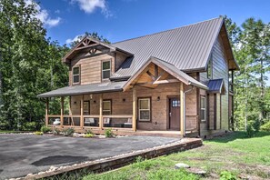 Interior - Smoky Cove Retreat w/ Private Hot Tub & Deck! (Sevierville)