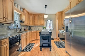 House (3 Bedrooms) | Interior