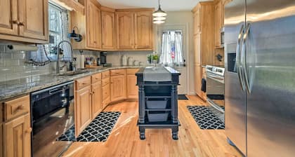 Berkeley Springs Vacation Home w/ Fire Pit!