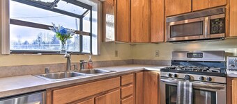 Pet-friendly La Center Home ~ 6 Mi to Casinos