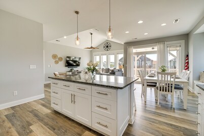 Modern Surf City Beach House w/ Hot Tub!