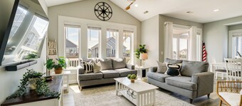 Modern Surf City Beach House w/ Hot Tub!