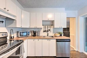 電子レンジ、オーブン、コンロ、食器洗い機